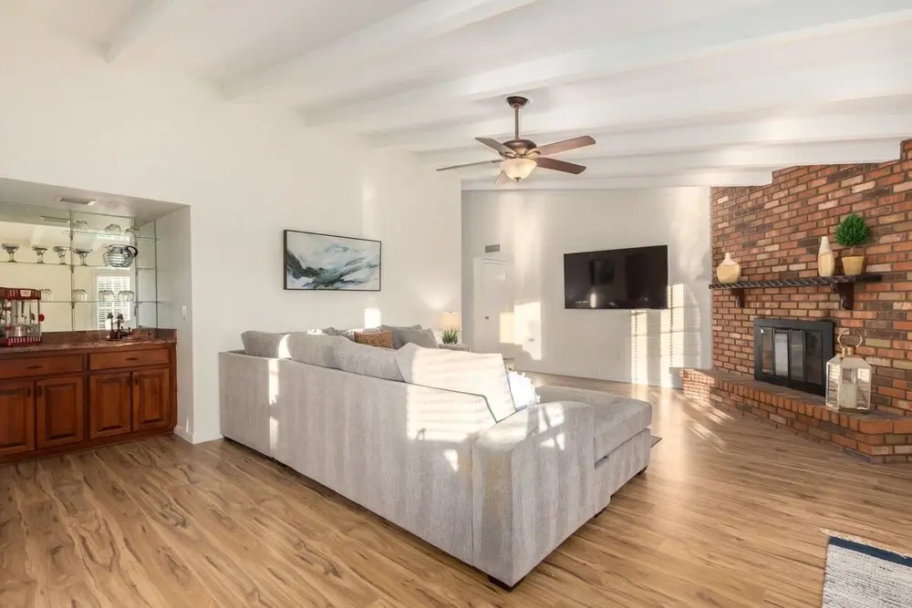 Spectacular Moon Valley! 4 Bedroom With 3 King Beds! Heated Pool! Sleeps 10! 4 Home by Redawning