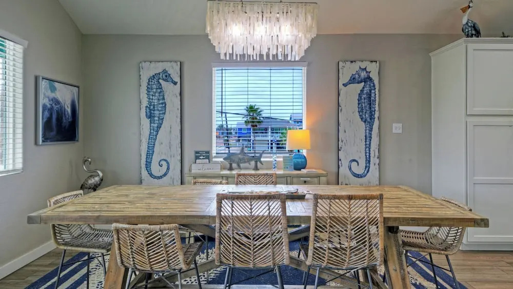 Tickle My Fansea by Avantstay Mins to Shore + Private Pool + Lounge Stylish Beach House