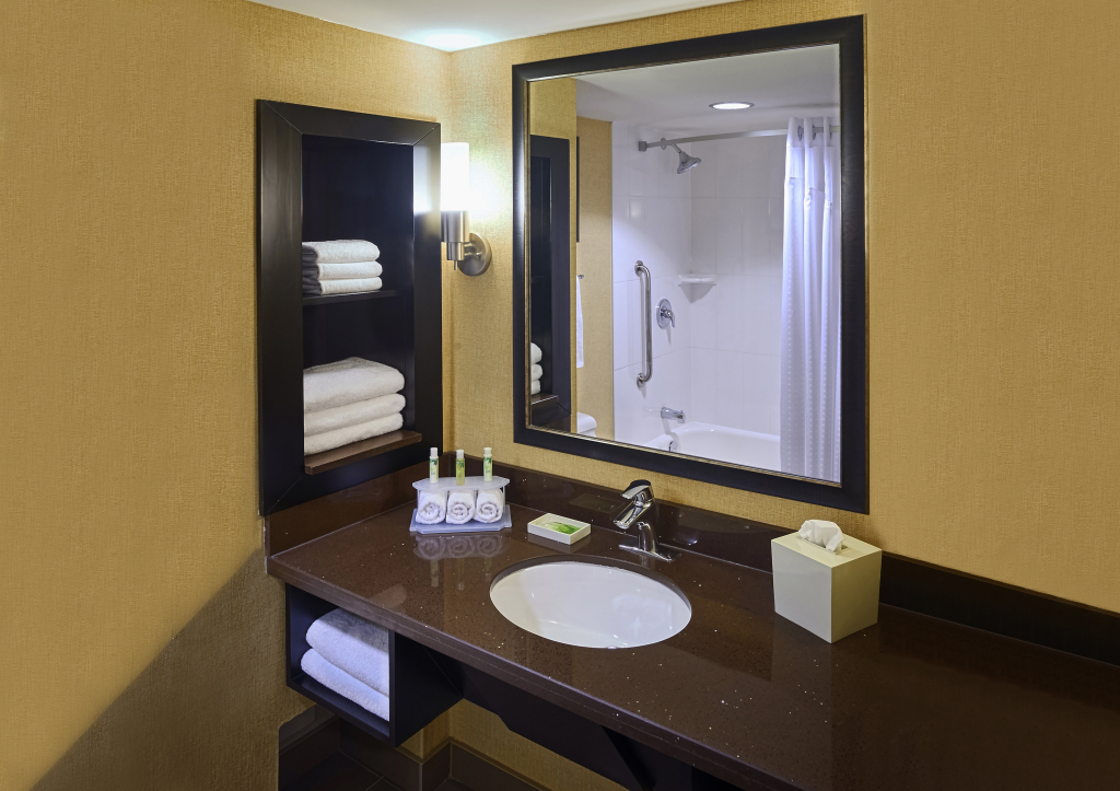Holiday Inn Express & Suites Timmins by IHG