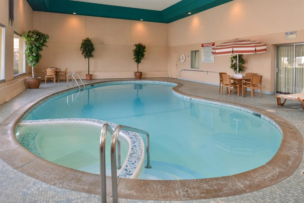 Americas Best Value Inn and Suites St. Cloud
