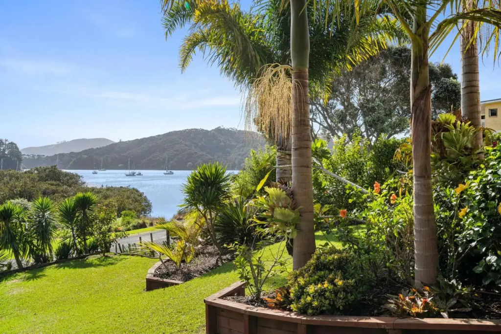 Ota Point Paradise - Whangaroa Holiday Home