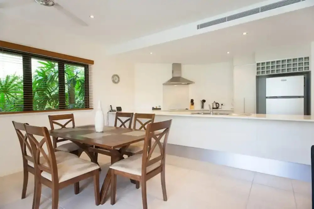 Peponi 2 - Beachfront Apartment