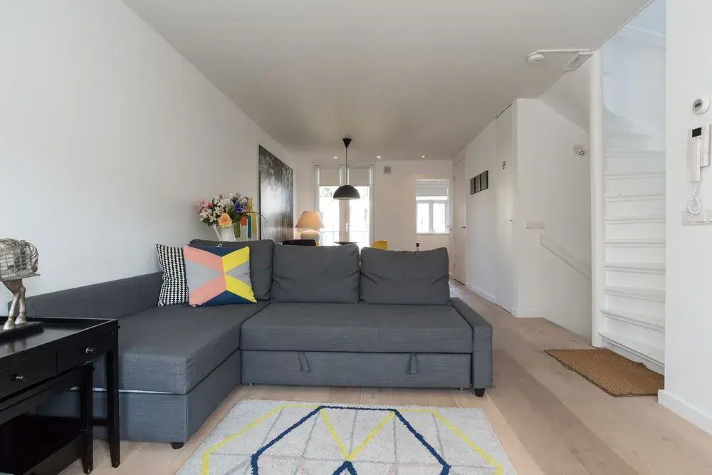 Ruby van Gogh Apartments
