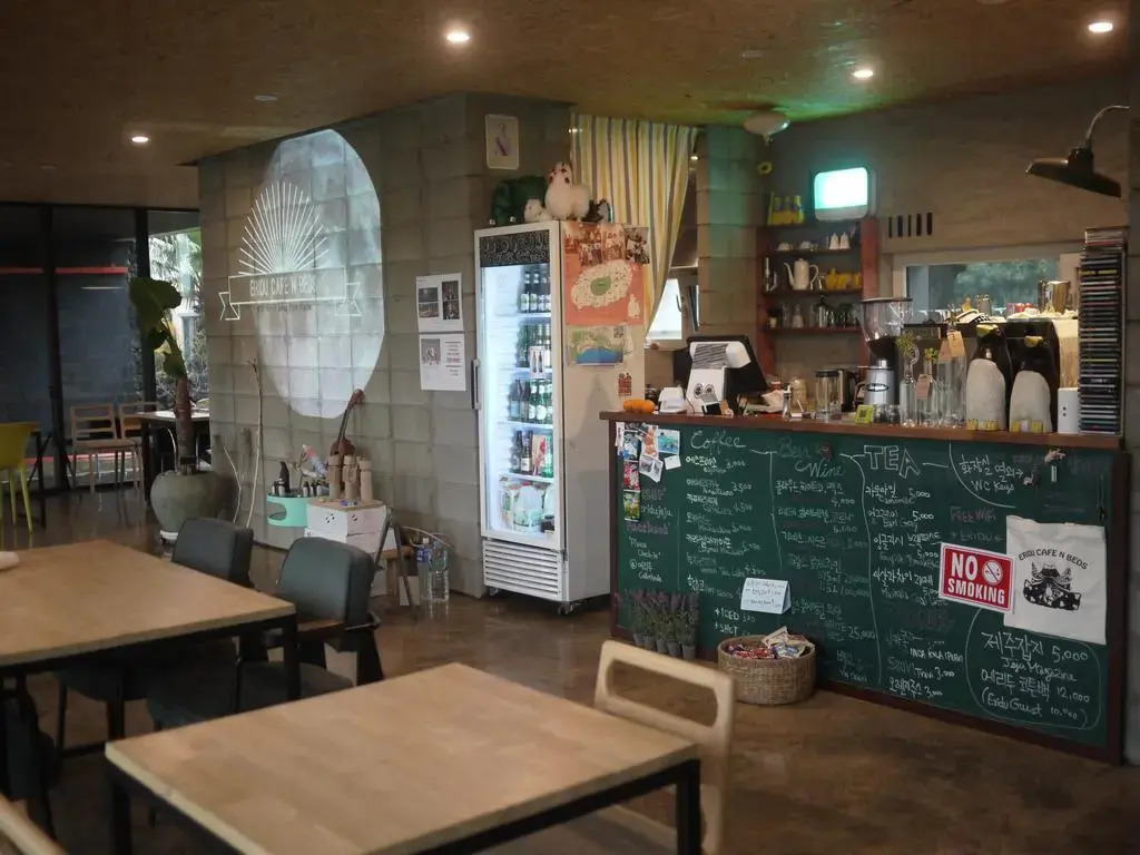 Eridu Cafe n Beds