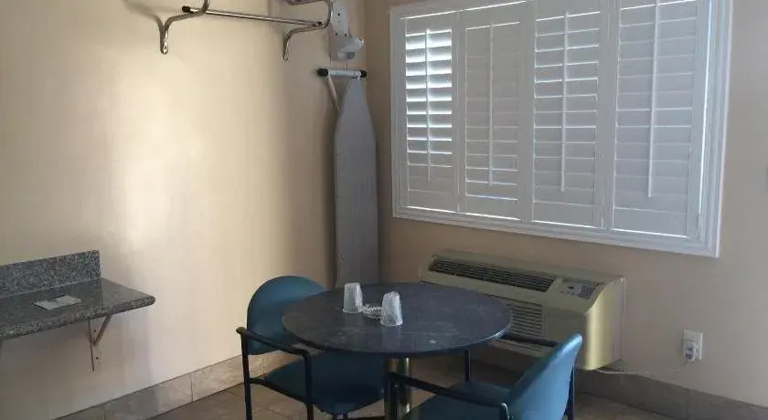 Foxys Motor Inn