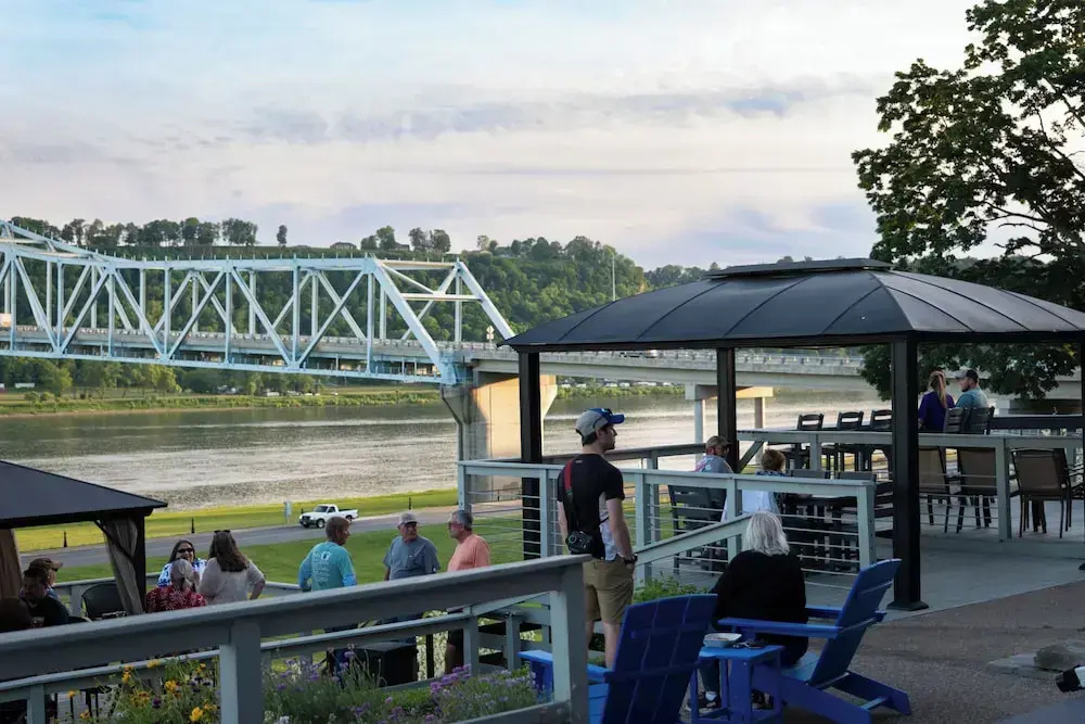 Riverboat Inn & Suites