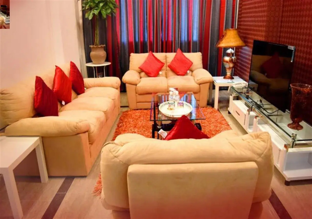 Leaders Plaza Apartments