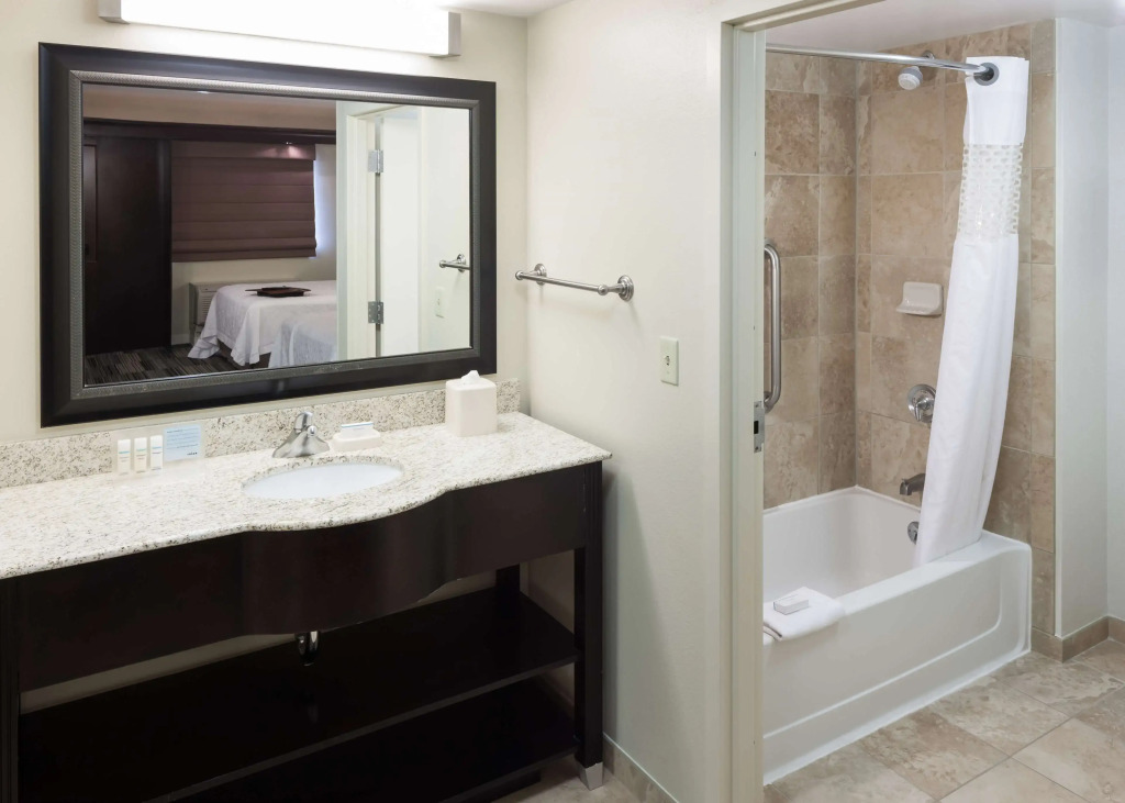 Hampton Inn & Suites Omaha-Downtown