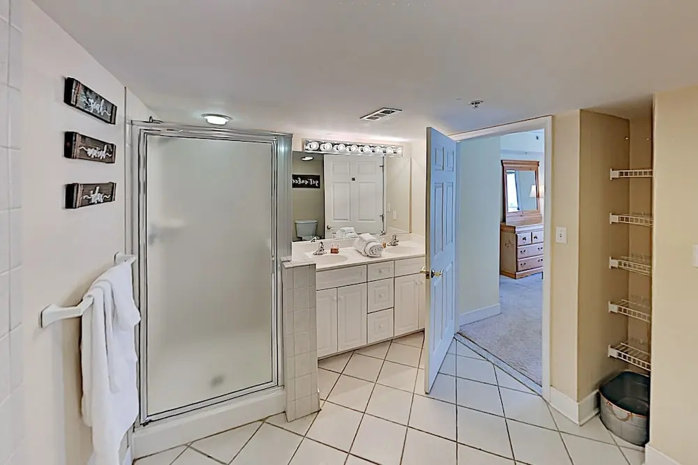 Bayside W/ Pool - Walk To Beach & Dining 2 Bedroom Condo