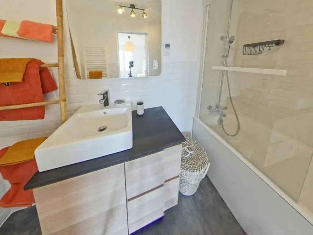 Appartement Lorient, 2 Pièces, 4 Personnes - Fr-1-349-82