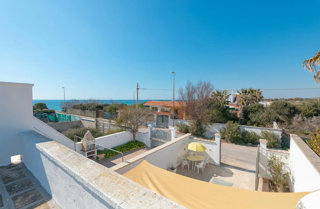 Holiday home with veranda and parking near the sandy beach of Punta Prosciutto-Stella Marina