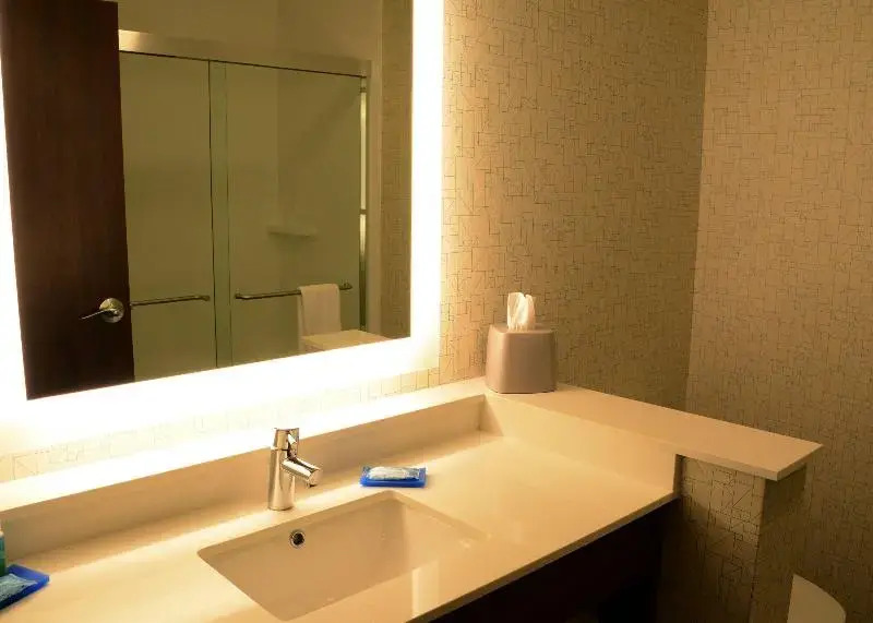 Holiday Inn Express and Suites Pittsburgh - Monroe