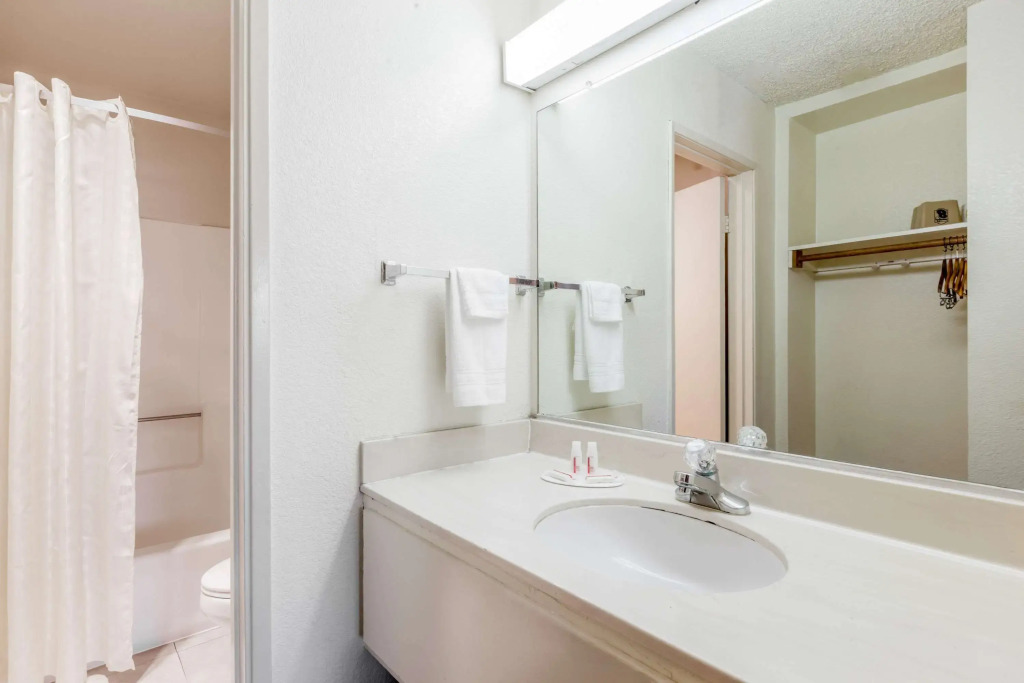 Super 8 by Wyndham Bakersfield/Central