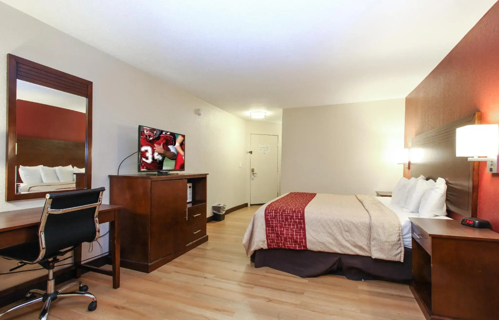 Evergreen Inn & Suites Portland