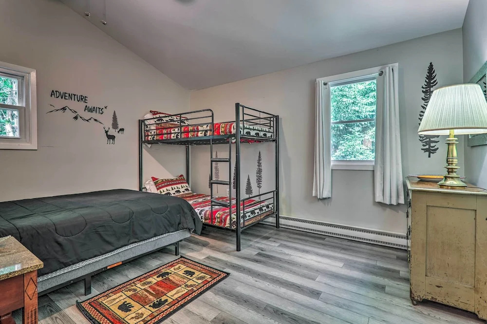 Fire Pit & Community Perks: Blakeslee Cottage!
