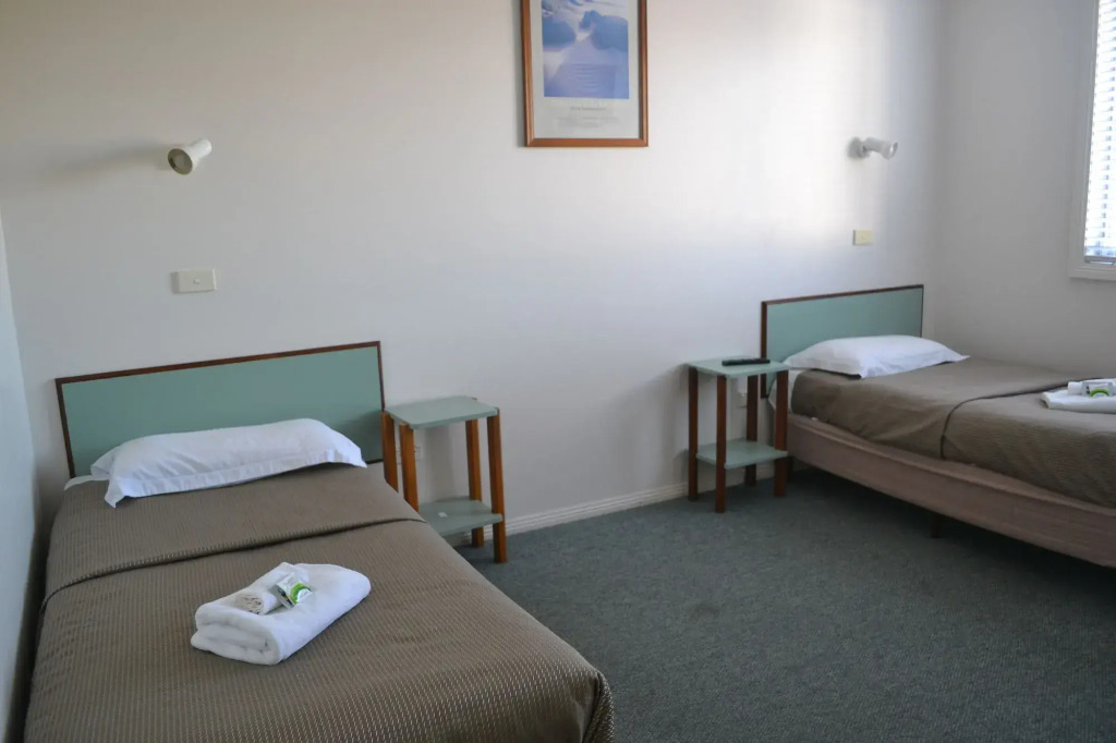 Hobart Tower Motel