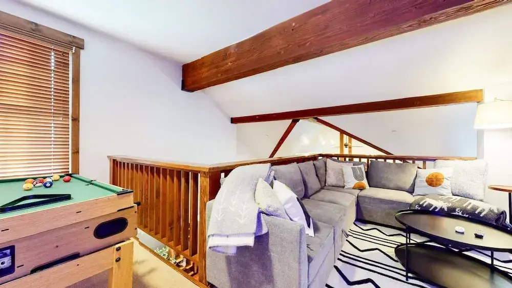 Snowcreek VI The Lodges 1130 Pet-Friendly, Beautiful and Spacious, Garage and Washer Dryer by RedAwning