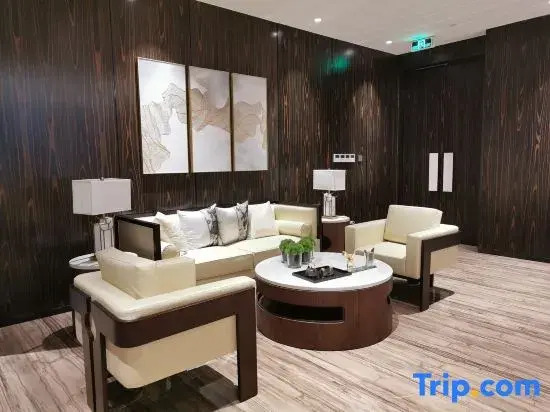 Yunfu Xinxing Xiangshun Junzhou Hotel