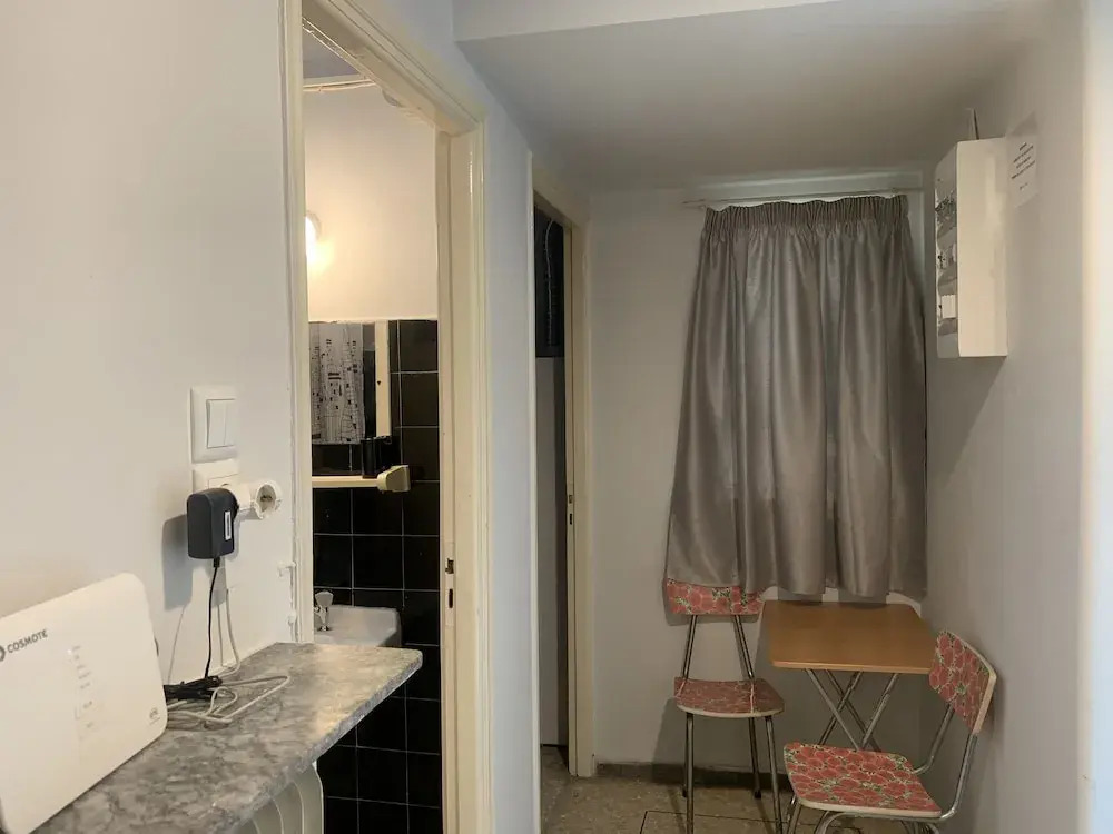 Stay central Athenian flat