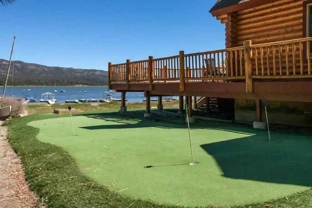 3 Cubs Lakefront - Stunning Lakeside Home With Hot Tub, Foosball, And Lake View! 3 Bedroom Home