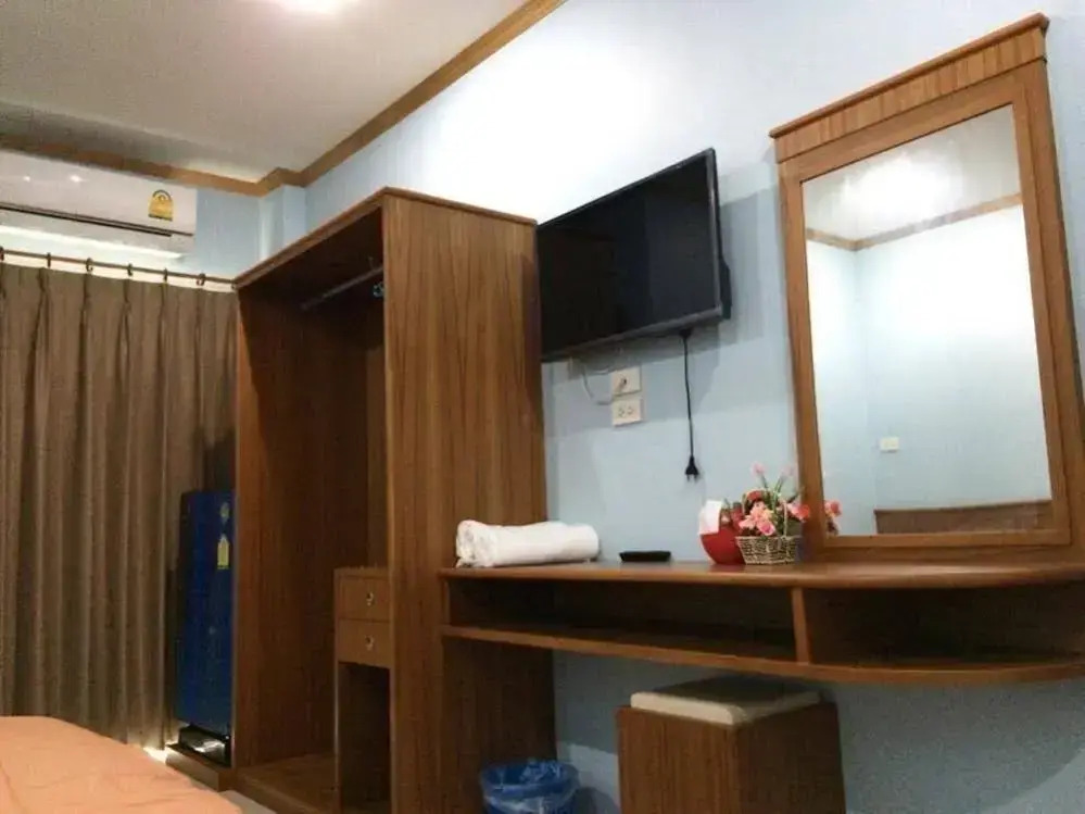 Nida Rooms Navy Blue Makhamtia