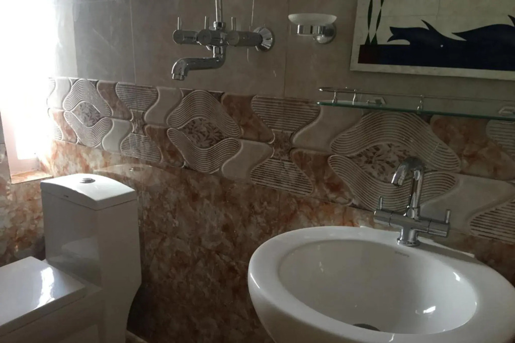 Saras Backpackers Hotel