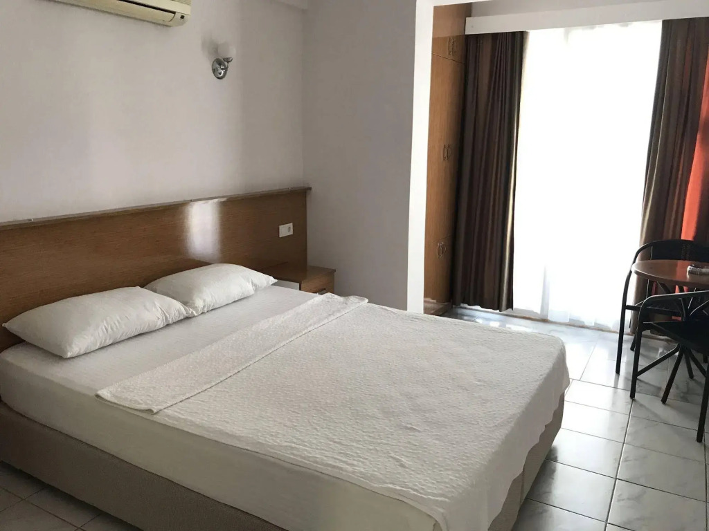Cam Hotel