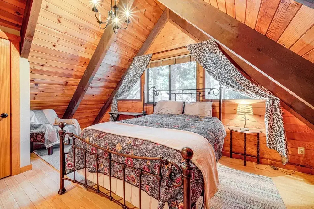3 Mi to Skiing: Retreat w/ Deck in Tahoe Donner!