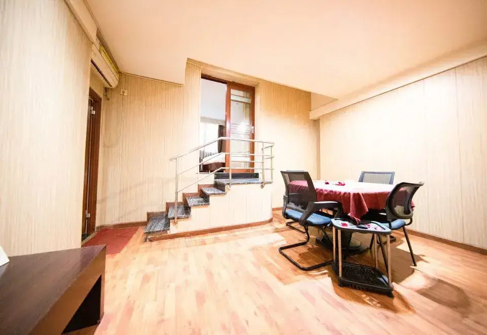 Laisu Hotel (Chongqing Auditorium)