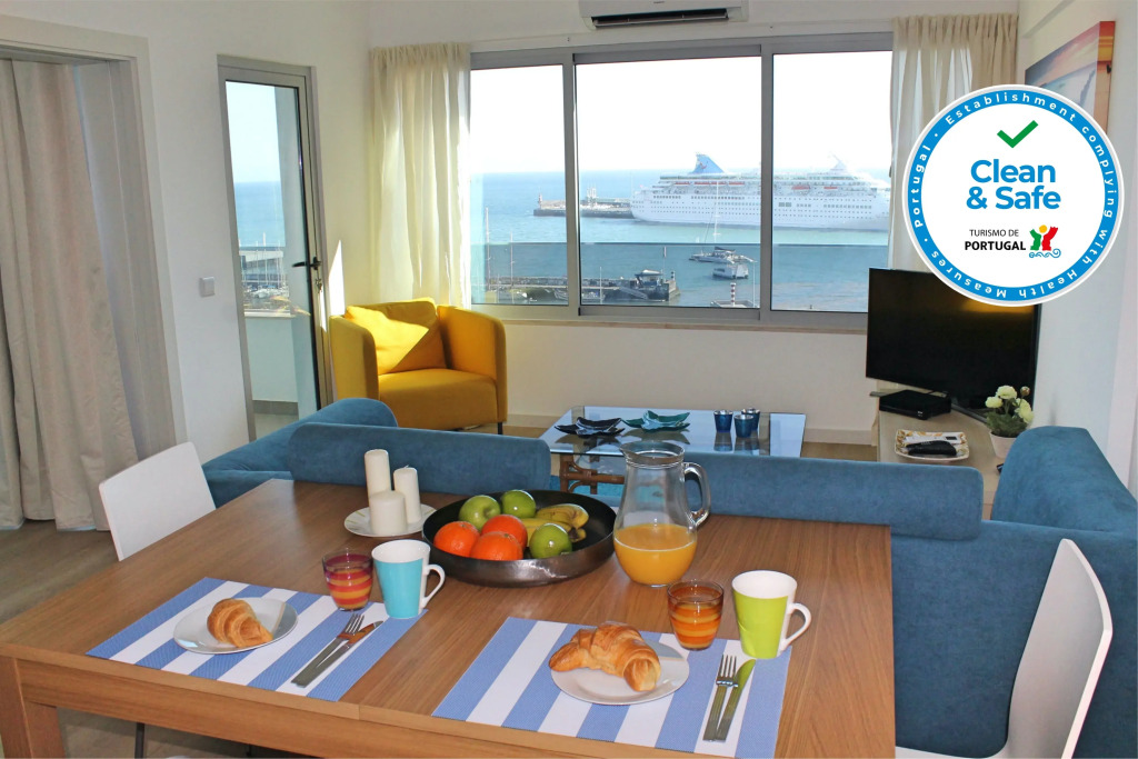 Overlooking the Marina, central location | Petronella Marina Apartment