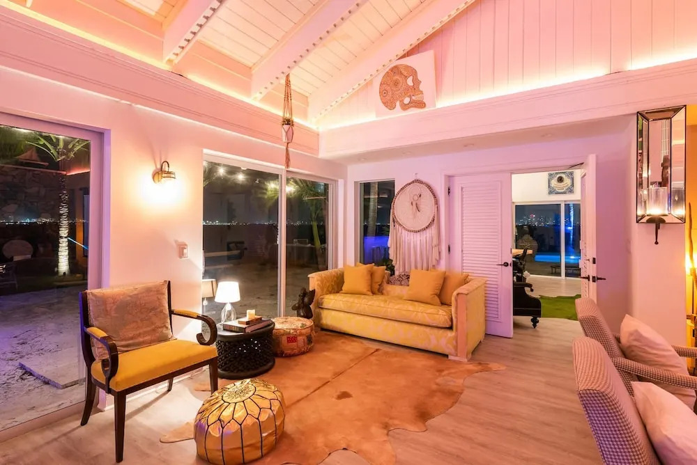 Villa Hashmi Luxury 5BD & 5BA Retreat on North Bay Island