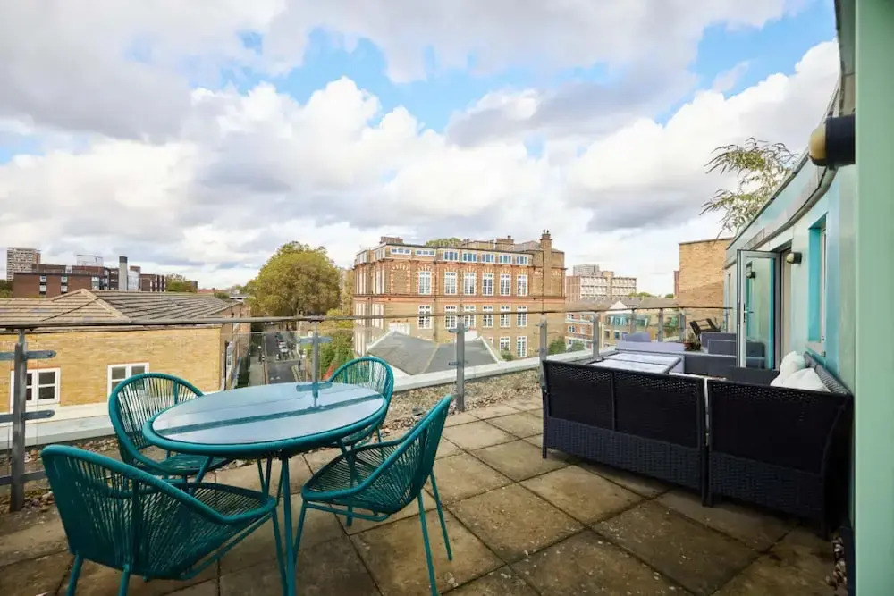 The Weavers Field Place - Classy 3bdr Flat With Terrace