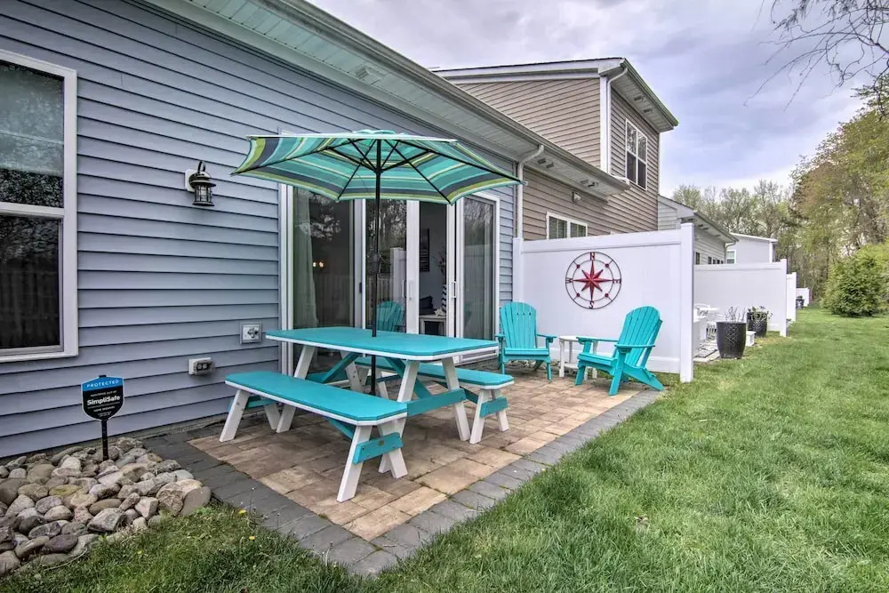 2 Mi to Bethany Beach: Modern Townhome w/ Patio
