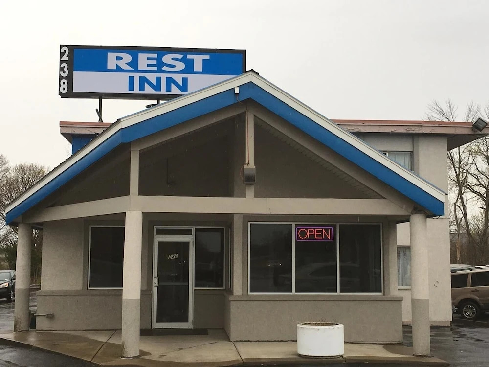 Utica Rest Inn