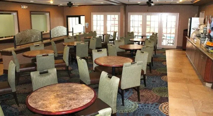 Auburn Place Hotel & Suites Paducah