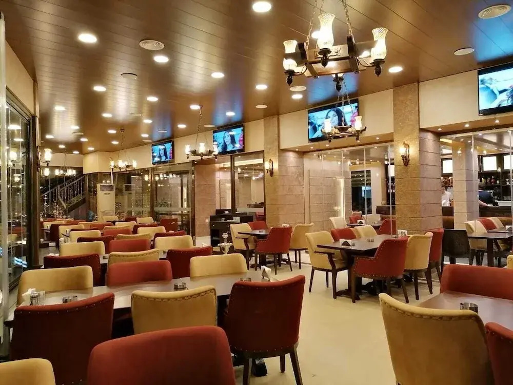 La Place Hotel