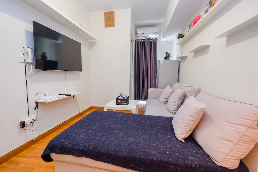 Well Furnished and Comfy 2BR Springlake Summarecon Bekasi Apartment By Travelio