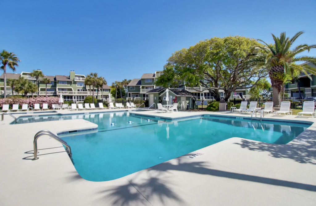 3C Mariners Walk by Avantstay Beach & Pool Access, Enclosed Porch