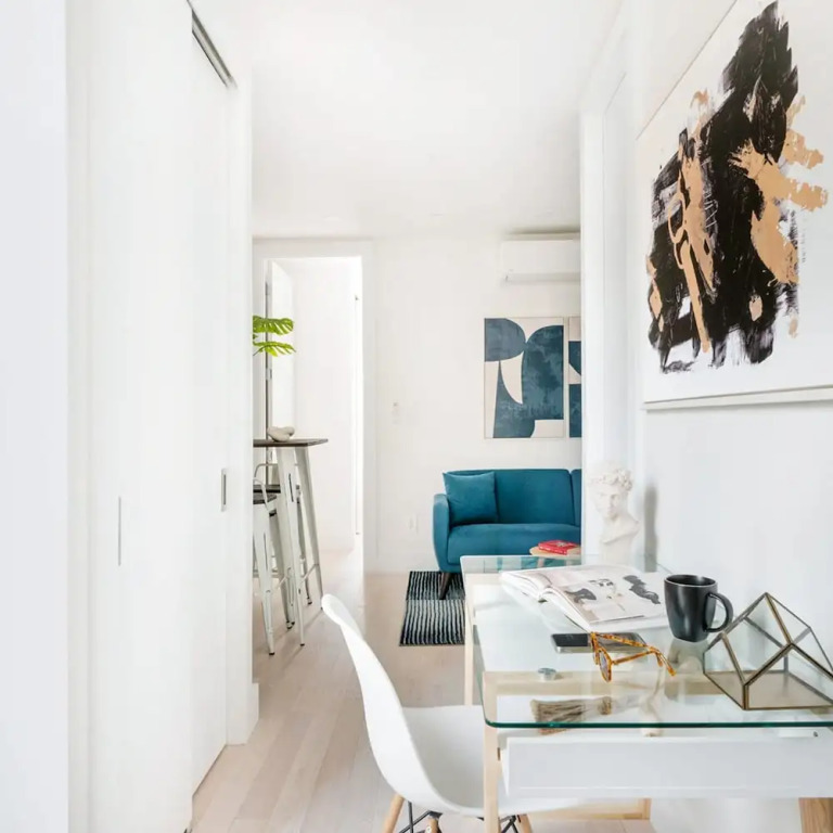 48-4fe 2BR Prime Midtown West