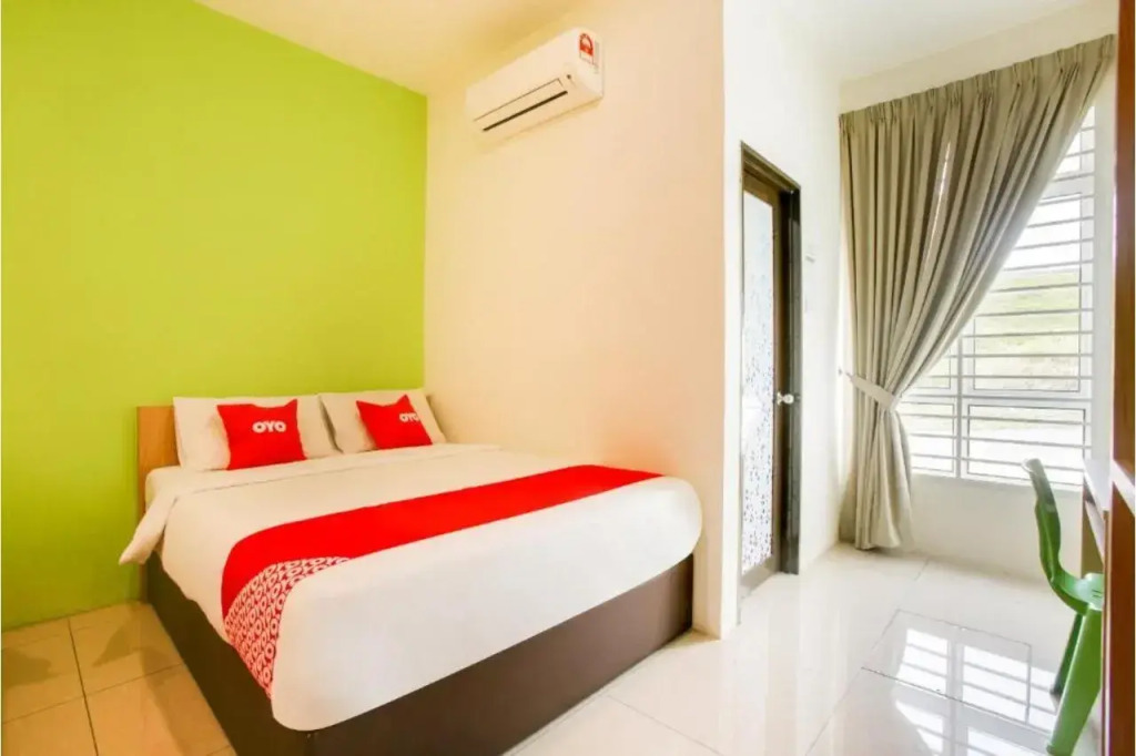 OYO 89677 Sunflower Hotel