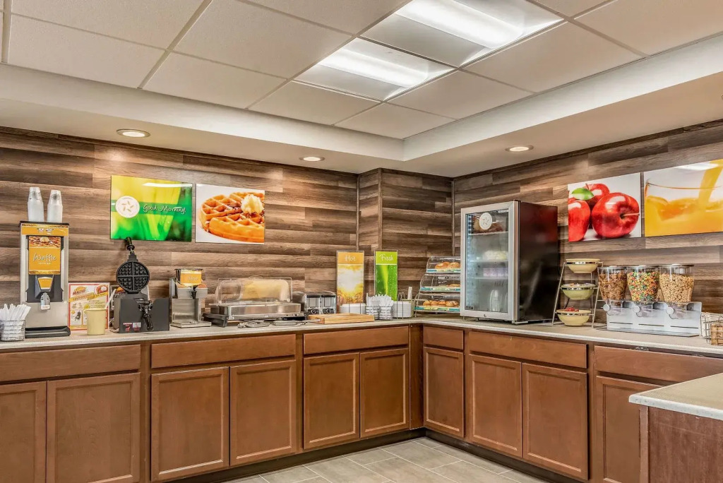 Red Lion Inn & Suites Bucyrus North