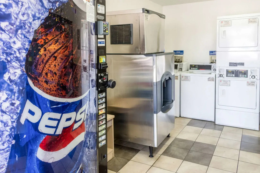 Motel 6 Bakersfield, CA - Convention Center