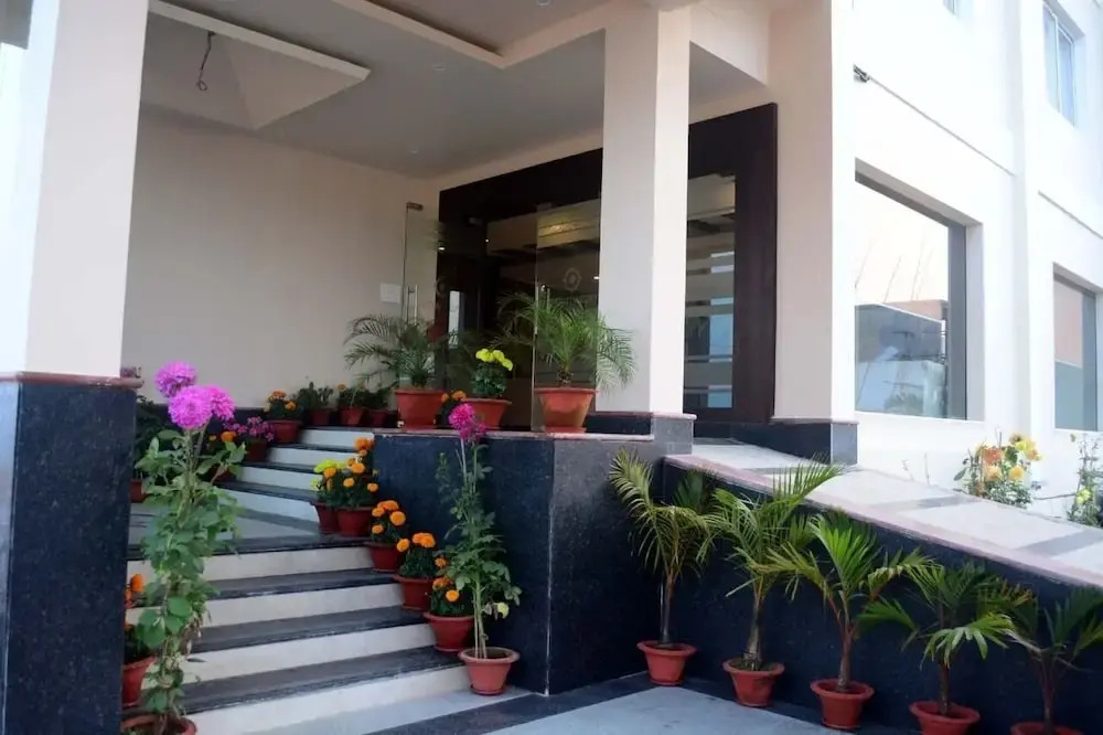 Hotel East West