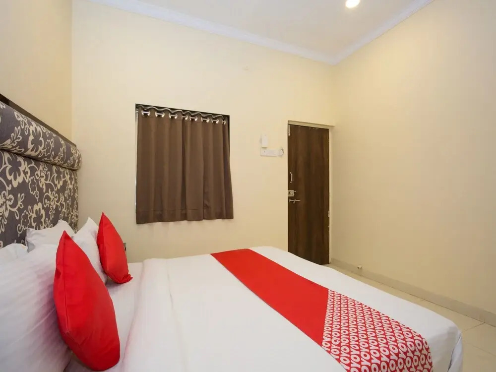 OYO 12249 Hotel Meghna Food Studio