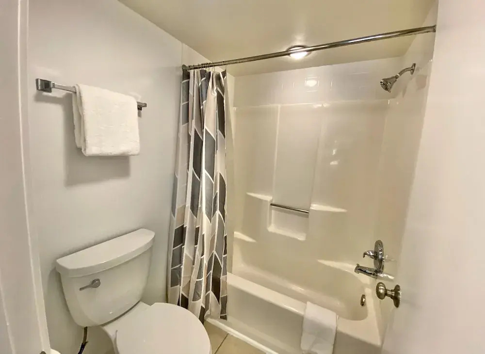8c Richmond Park, Lake View Villa With Full Access To Amenities. 2 Bedroom Villa