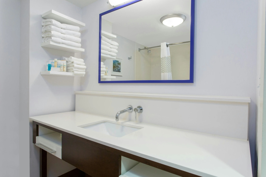 Hampton Inn & Suites Albany-Airport