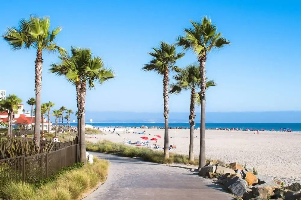 Gorgeous San Diego 2BR/2BTH With Fast WIFI & Free Parking! (FV3)