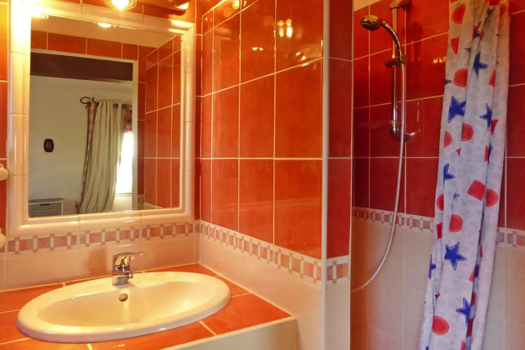 Holiday cottage with private terrace, Bellegarde
