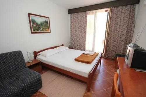 Hotel Vir