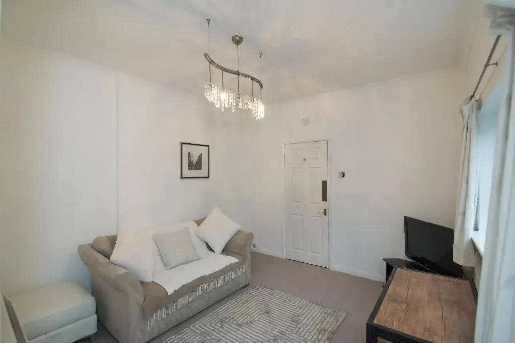 Aston Henry James Cookham Road Cosy flat close to town centre